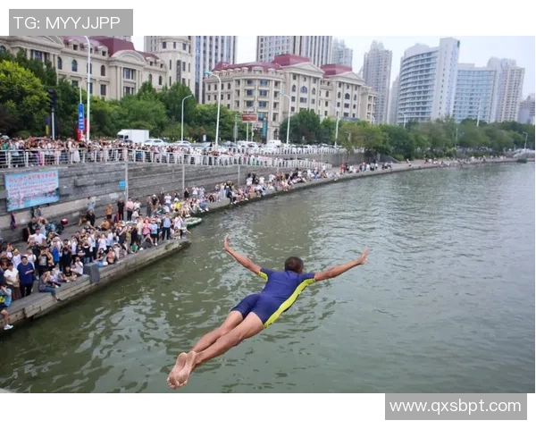 从高空到水面的极致艺术探索跳水运动的力量与美感 从高空到水面的极致艺术探索跳水运动的力量与美感