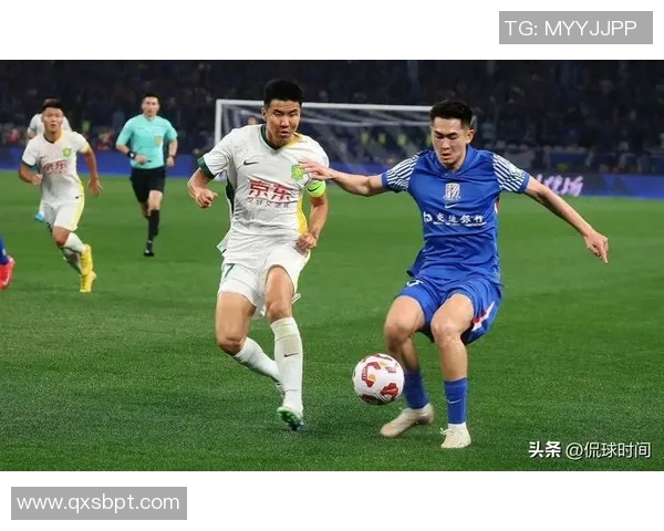 北京国安与上海申花激战正酣 双方全力争夺中超冠军宝座 北京国安与上海申花激战正酣 双方全力争夺中超冠军宝座